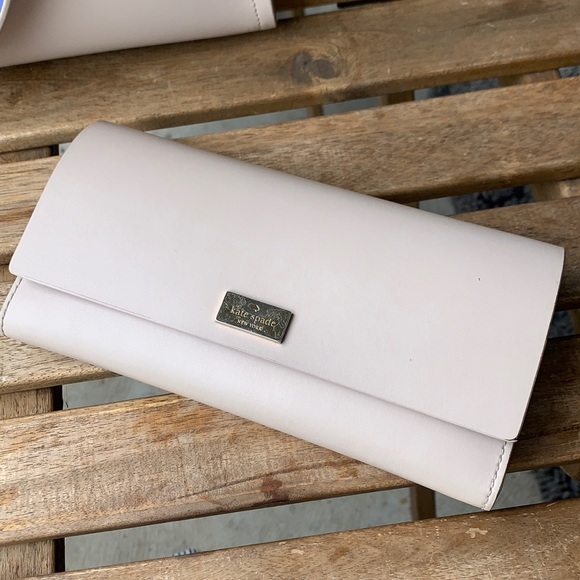 Kate Spade wallet - Picture 1 of 7